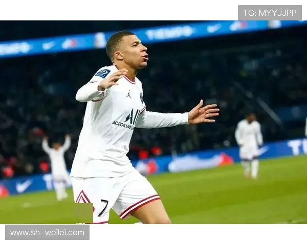 成都足球队以66分稳居总决赛积分榜首位争夺冠军之路愈发明朗